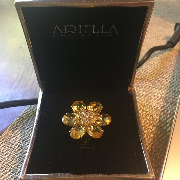 Ariella Collection Stone Flower Ring - Yellow - Picture 6 of 8
